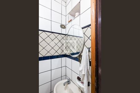 Casa à venda com 319m², 5 quartos e 3 vagasBanheiro de serviço