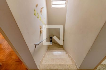 Casa à venda com 120m², 3 quartos e 2 vagasEscada