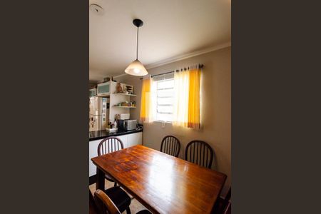 Casa à venda com 200m², 4 quartos e 2 vagas Casa à venda com 200m², 4 quartos e 2 vagasSala de Jantar