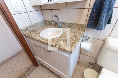 Casa à venda com 200m², 3 quartos e 2 vagasBanheiro 1