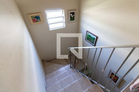 Casa à venda com 200m², 3 quartos e 2 vagasEscada