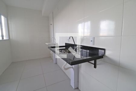 Cozinha e Área de Serviço de apartamento para alugar com 2 quartos, 55m² em Laranjeiras, Uberlândia