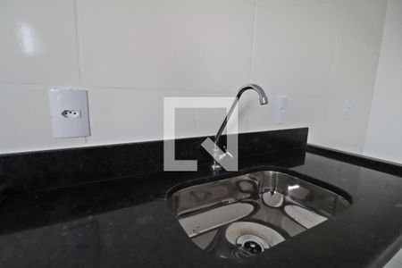 Cozinha e Área de Serviço de apartamento para alugar com 2 quartos, 55m² em Laranjeiras, Uberlândia