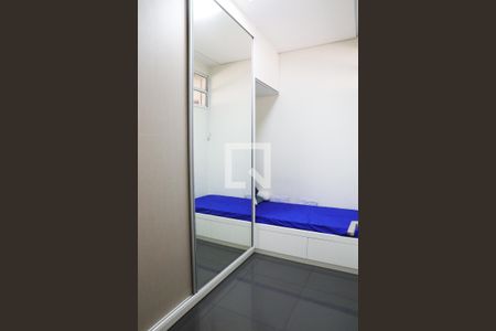 Apartamento à venda com 300m², 4 quartos e 3 vagas Apartamento à venda com 300m², 4 quartos e 3 vagasQuarto de Serviço