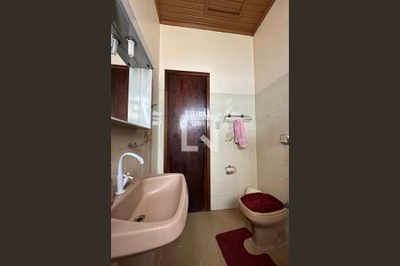 Casa à venda com 140m², 3 quartos e 2 vagasBanheiro