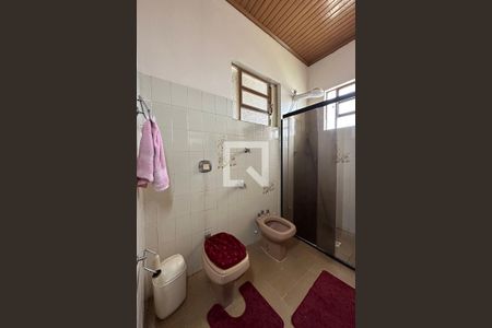 Casa à venda com 140m², 3 quartos e 2 vagasBanheiro