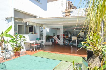 Casa à venda com 165m², 3 quartos e 4 vagas Casa à venda com 165m², 3 quartos e 4 vagasGaragem