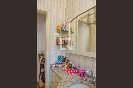 Casa à venda com 165m², 3 quartos e 4 vagas Casa à venda com 165m², 3 quartos e 4 vagasBanheiro