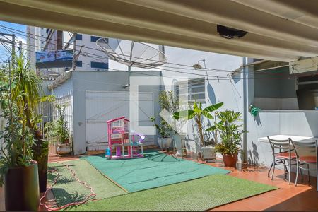 Casa à venda com 165m², 3 quartos e 4 vagas Casa à venda com 165m², 3 quartos e 4 vagasQuintal