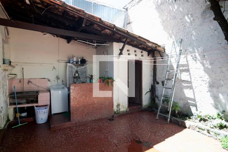 Casa à venda com 130m², 3 quartos e 2 vagas Casa à venda com 130m², 3 quartos e 2 vagasÁrea externa / Área de Serviço