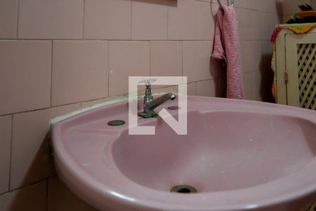 Casa à venda com 130m², 3 quartos e 2 vagas Casa à venda com 130m², 3 quartos e 2 vagasBanheiro Social