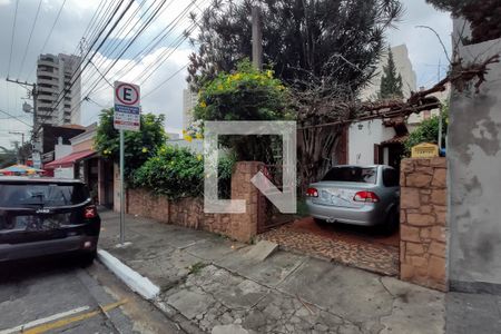 Casa à venda com 130m², 3 quartos e 2 vagas Casa à venda com 130m², 3 quartos e 2 vagasFachada