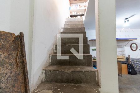 Casa à venda com 168m², 2 quartos e 1 vagaEscada