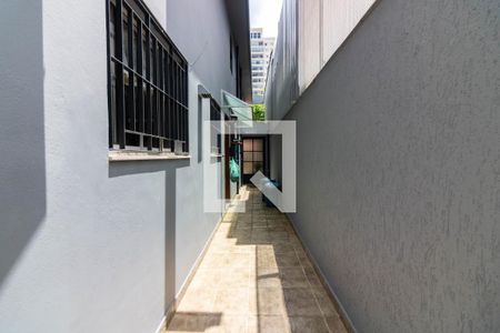 Casa à venda com 340m², 4 quartos e 4 vagasCorredor lateral