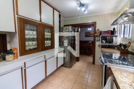 Casa à venda com 340m², 4 quartos e 4 vagasCozinha 