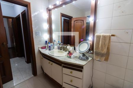 Casa à venda com 340m², 4 quartos e 4 vagasSuíte 1, banheiro 