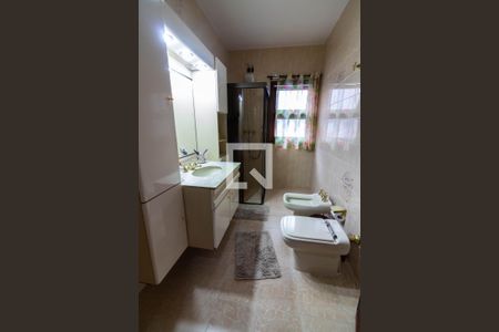 Casa à venda com 340m², 4 quartos e 4 vagasSuíte 2, Banheiro 