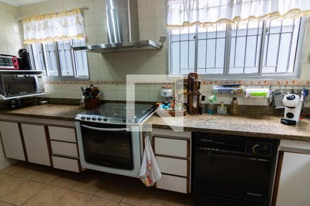 Casa à venda com 340m², 4 quartos e 4 vagasCozinha 