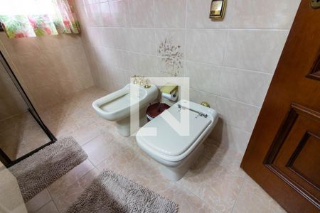 Casa à venda com 340m², 4 quartos e 4 vagasSuíte 2, Banheiro 