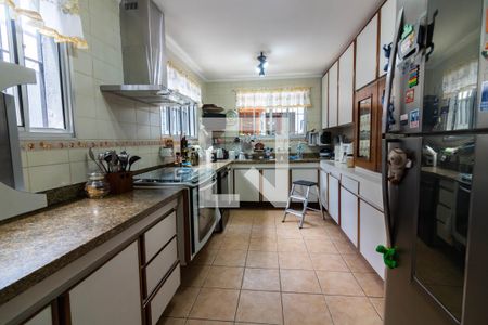 Casa à venda com 340m², 4 quartos e 4 vagasCozinha 