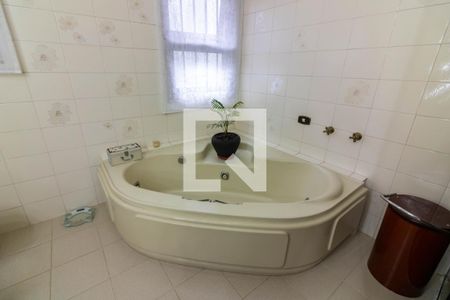 Casa à venda com 340m², 4 quartos e 4 vagasSuíte 1, banheiro 