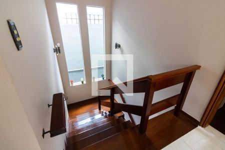 Casa à venda com 340m², 4 quartos e 4 vagasEscada