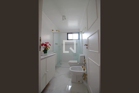 Apartamento à venda com 170m², 4 quartos e 3 vagas Apartamento à venda com 170m², 4 quartos e 3 vagasBanheiro da Suíte 1