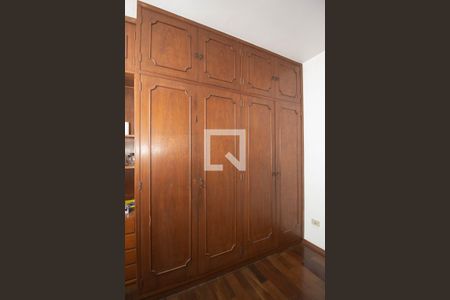 Casa à venda com 258m², 4 quartos e 2 vagas Casa à venda com 258m², 4 quartos e 2 vagasQuarto 2 - Suíte 1 - Armários