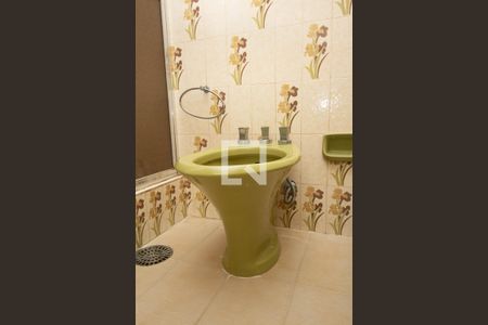 Casa à venda com 258m², 4 quartos e 2 vagas Casa à venda com 258m², 4 quartos e 2 vagasLavabo