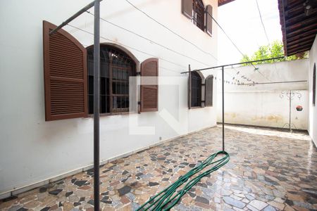 Casa à venda com 258m², 4 quartos e 2 vagas Casa à venda com 258m², 4 quartos e 2 vagasQuintal