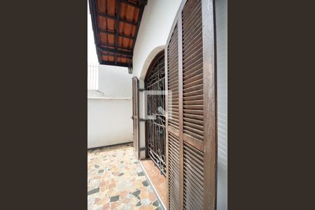 Casa à venda com 258m², 4 quartos e 2 vagas Casa à venda com 258m², 4 quartos e 2 vagasVaranda da Sala