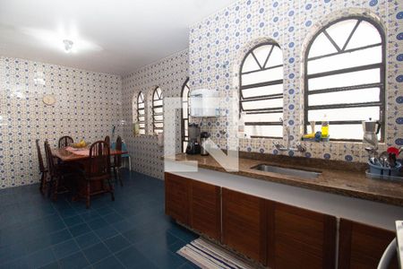 Casa à venda com 258m², 4 quartos e 2 vagas Casa à venda com 258m², 4 quartos e 2 vagasCozinha