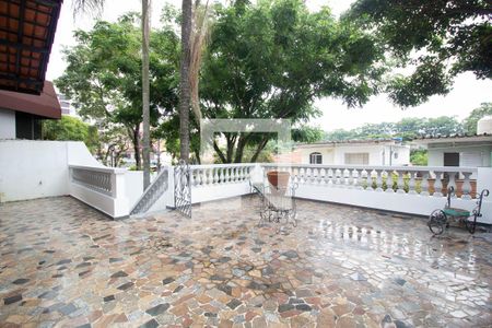 Casa à venda com 258m², 4 quartos e 2 vagas Casa à venda com 258m², 4 quartos e 2 vagasVaranda