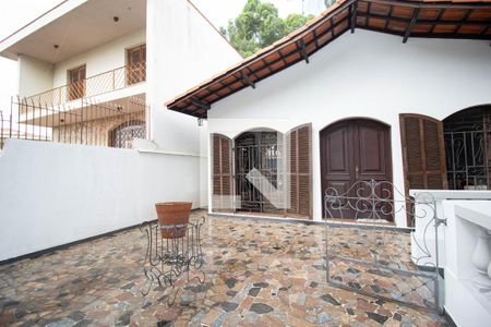 Casa à venda com 258m², 4 quartos e 2 vagas Casa à venda com 258m², 4 quartos e 2 vagasVaranda