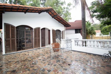 Casa à venda com 258m², 4 quartos e 2 vagas Casa à venda com 258m², 4 quartos e 2 vagasVaranda