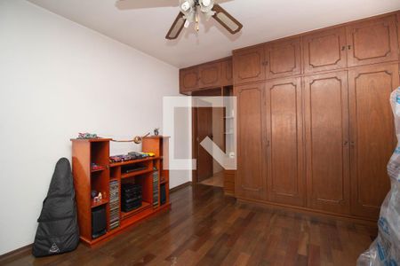 Casa à venda com 258m², 4 quartos e 2 vagas Casa à venda com 258m², 4 quartos e 2 vagasQuarto 2 - Suíte 1