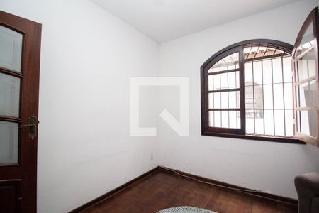 Casa à venda com 258m², 4 quartos e 2 vagas Casa à venda com 258m², 4 quartos e 2 vagasSala de Estar