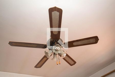 Casa à venda com 258m², 4 quartos e 2 vagas Casa à venda com 258m², 4 quartos e 2 vagasQuarto 2 - Suíte 1 - Detalhe