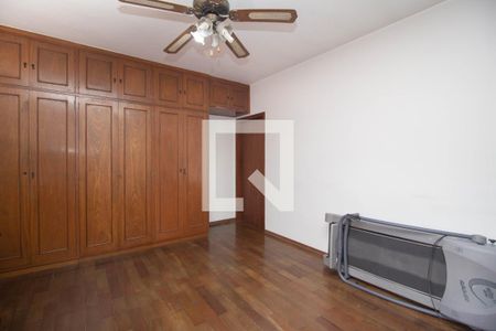 Casa à venda com 258m², 4 quartos e 2 vagas Casa à venda com 258m², 4 quartos e 2 vagasQuarto 3 - Suíte 2