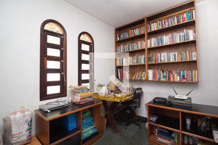 Casa à venda com 258m², 4 quartos e 2 vagas Casa à venda com 258m², 4 quartos e 2 vagasEscritório