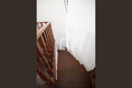 Casa à venda com 258m², 4 quartos e 2 vagas Casa à venda com 258m², 4 quartos e 2 vagasEscada - Garagem