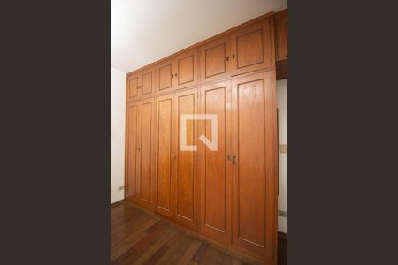 Casa à venda com 258m², 4 quartos e 2 vagas Casa à venda com 258m², 4 quartos e 2 vagasQuarto 3 - Suíte 2 - Detalhe