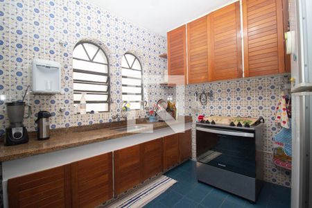 Casa à venda com 258m², 4 quartos e 2 vagas Casa à venda com 258m², 4 quartos e 2 vagasCozinha