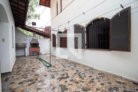 Casa à venda com 258m², 4 quartos e 2 vagas Casa à venda com 258m², 4 quartos e 2 vagasQuintal