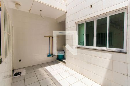 Casa à venda com 200m², 2 quartos e 2 vagasQuintal