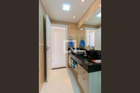 Casa à venda com 200m², 2 quartos e 2 vagasBanheiro 2