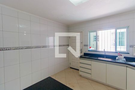 Casa à venda com 200m², 2 quartos e 2 vagasCozinha