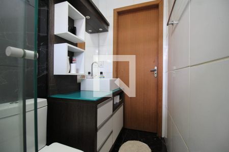 Casa à venda com 300m², 4 quartos e 1 vaga Casa à venda com 300m², 4 quartos e 1 vagaBanheiro 2