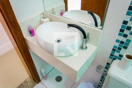 Apartamento à venda com 132m², 2 quartos e 1 vaga Apartamento à venda com 132m², 2 quartos e 1 vagaBanheiro social