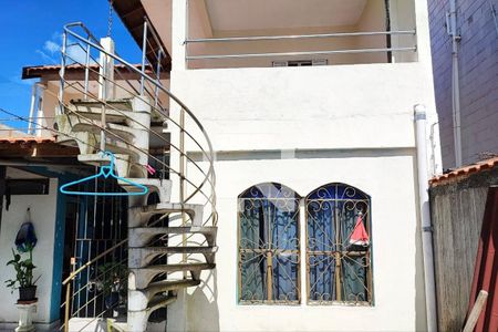 Casa para alugar com 90m², 2 quartos e 1 vaga Casa para alugar com 90m², 2 quartos e 1 vagaEscada